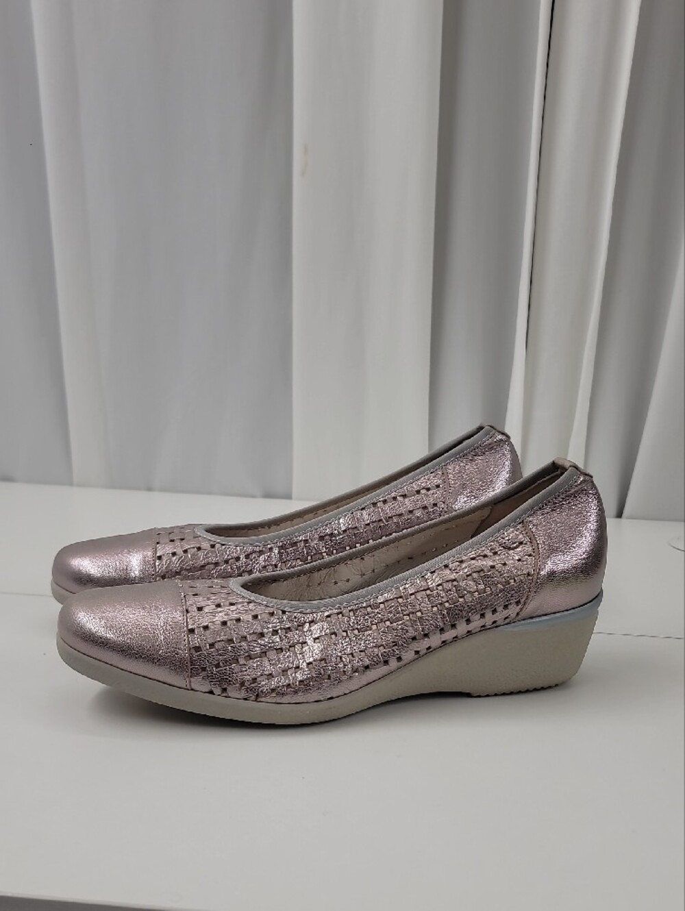 Vernissage Metallic Pink Woven Comfort Wedges Size 41 US Size 11